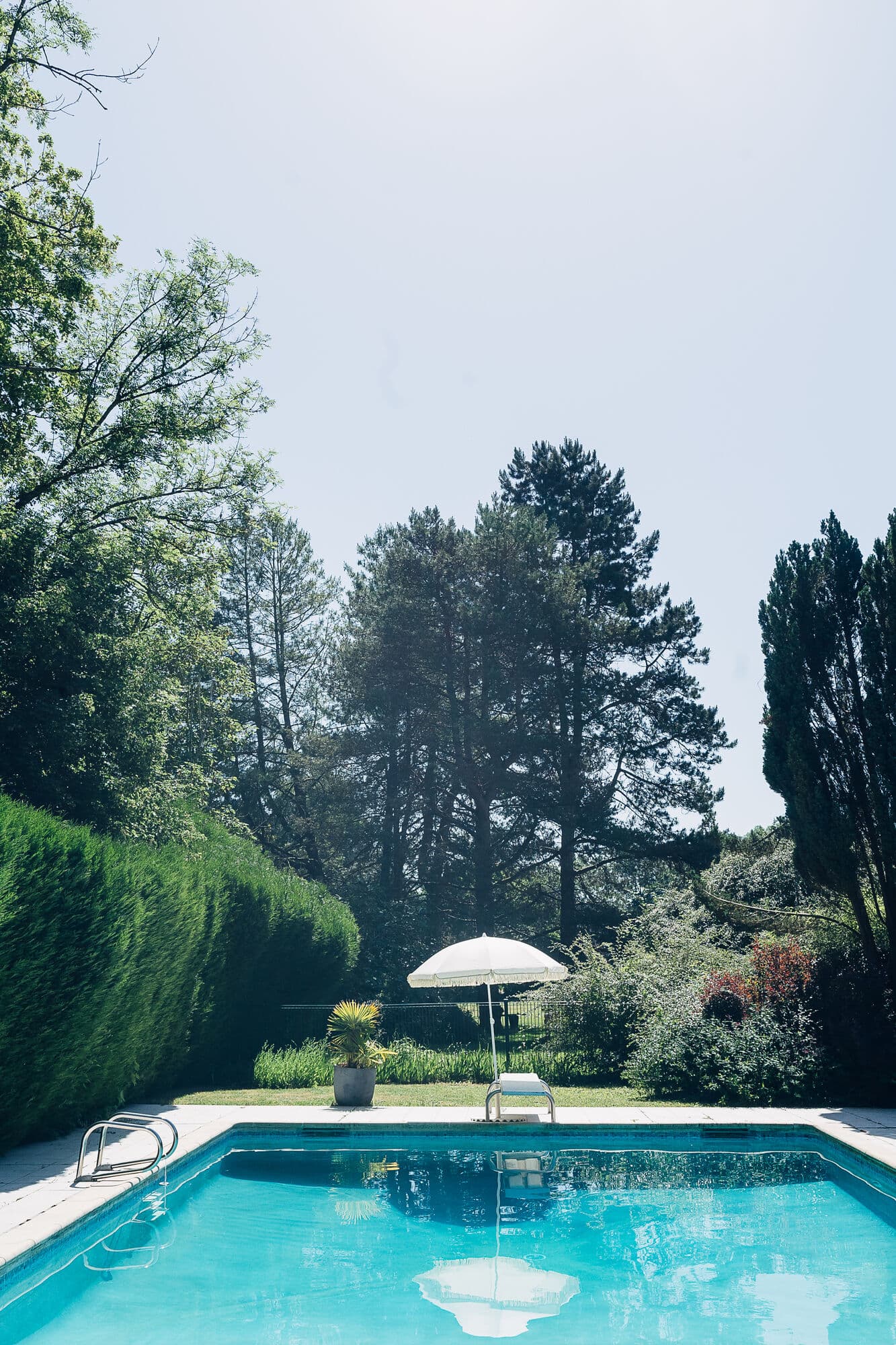 Piscine au milieu du parc